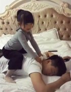 <b>爸爸们你们有没有这个的经历，本来想哄娃睡觉的，结果把自己给哄睡了！哈哈</b>